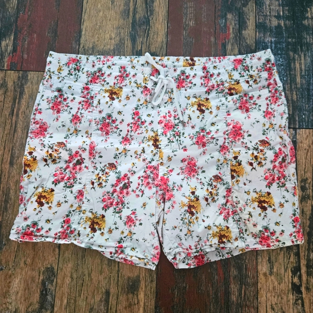 Kiwi Fresh Floral Womens Shorts With Pockets, XL